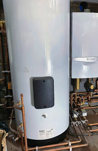 https://plumbernedlands.com.au/uploads/2025/06/hot-water-410504.jpg